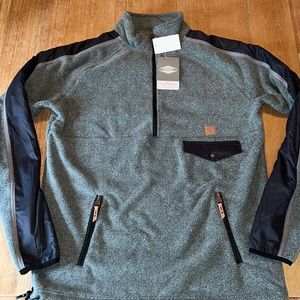 DC resistance series half zip fleece. Size L. NW.